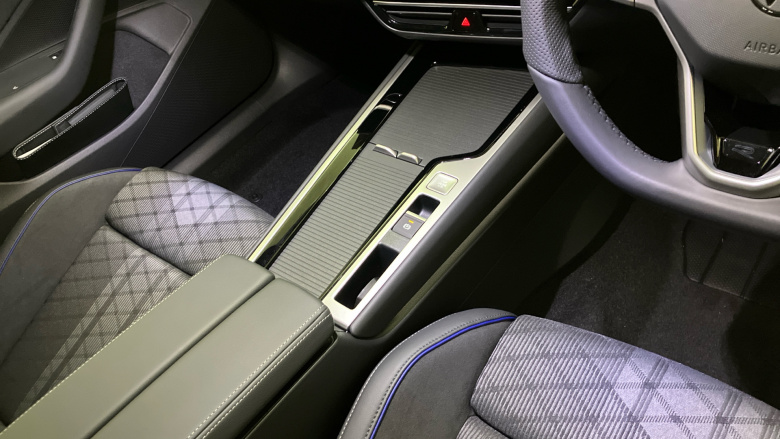 Volkswagen Passat 1.5 eTSI R-Line 5dr DSG Petrol Estate